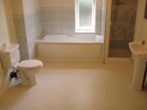 Station Road, Carlton -  Large bathroom